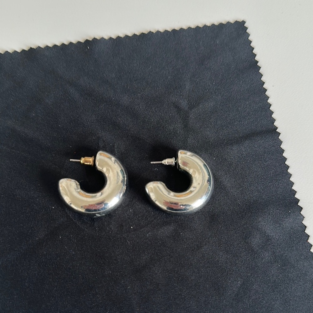Silver Art-Inspired Ring - Picture 2 of 4